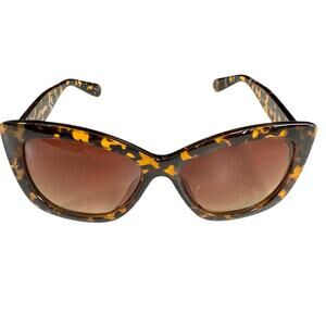 Tahari Women’s Tortoiseshell Cat Eye Sunglasses Excellent Condition